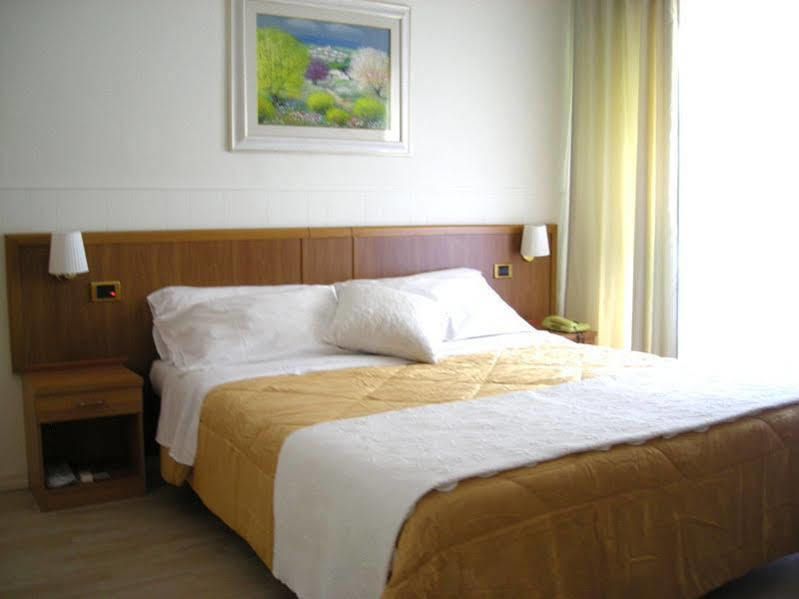 Hotel De La Ville Central Latina Zewnętrze zdjęcie